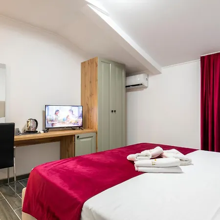 Casa Garibaldi - With Private Bathrooms Petrovija