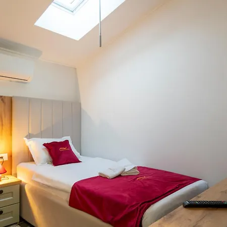 Casa Garibaldi - With Private Bathrooms بيت ضيافة