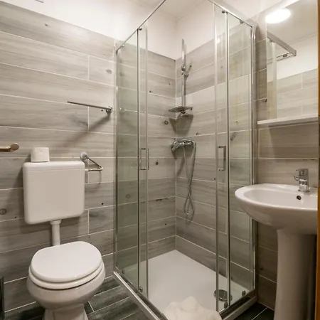 Casa Garibaldi - With Private Bathrooms بيت ضيافة 3*