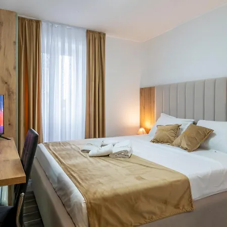 بيت ضيافة Casa Garibaldi - With Private Bathrooms Petrovija