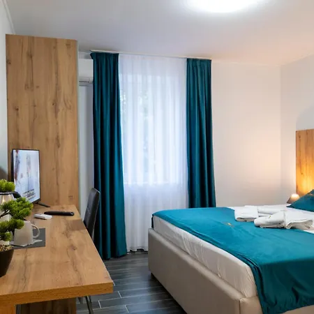 Casa Garibaldi - With Private Bathrooms بيت ضيافة Petrovija