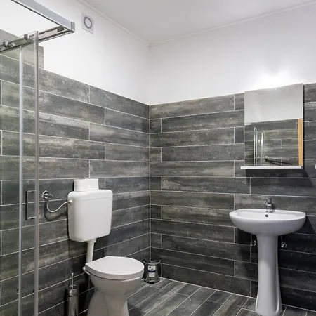 Casa Garibaldi - With Private Bathrooms 3* Petrovija